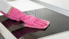 なぜIHクッキングヒーターに傷ができるのか——お手入れにおける主な間違い